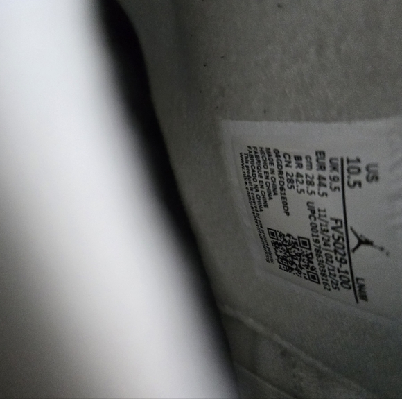 Jordan 4 Retro OG white Cement 2025 - Picture 9 of 10